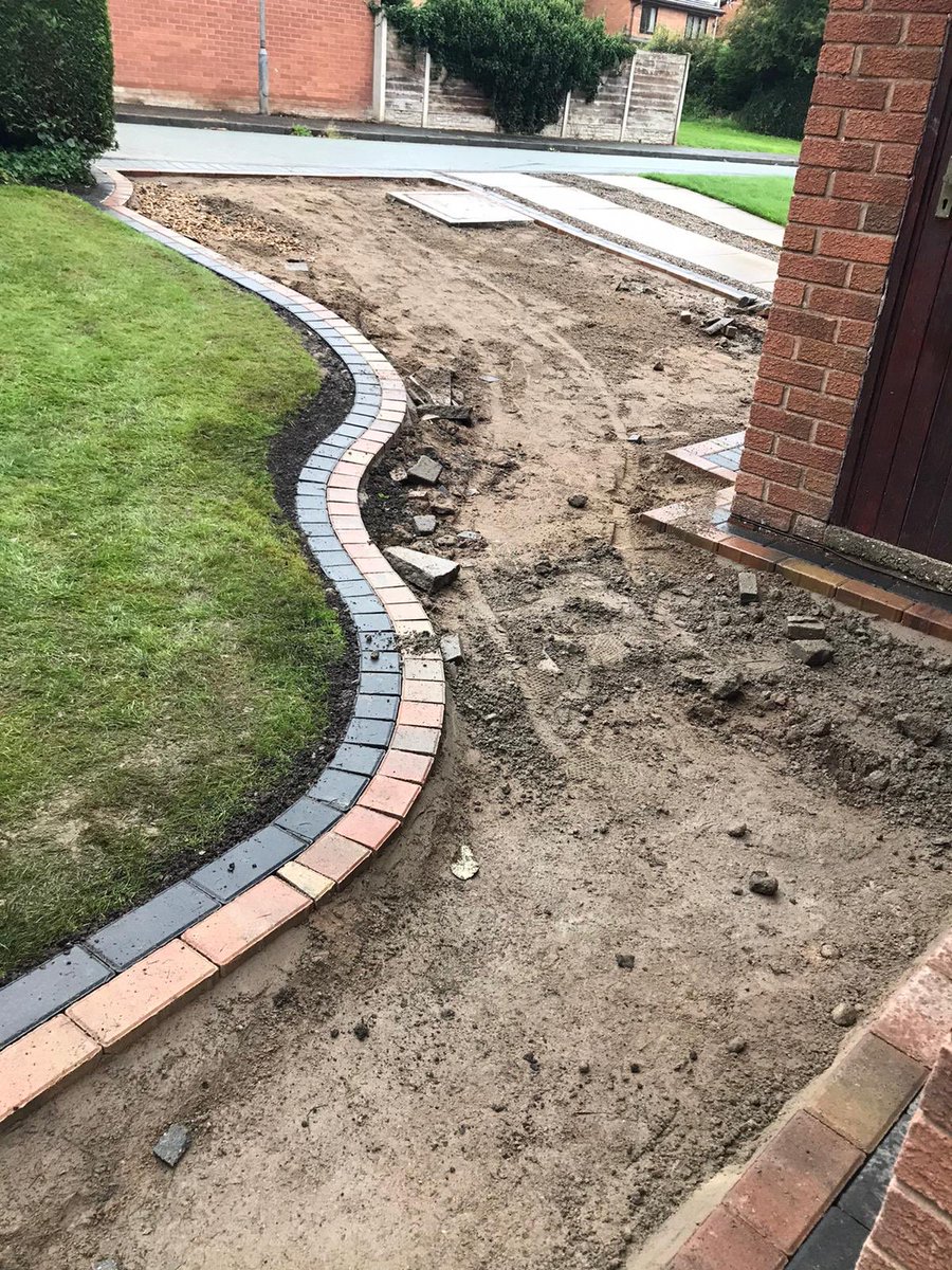 15jjc's tweet photo. So just had driveway & down side of the house done by ACS Flintshire County Paving Ltd here in Wrexham, really happy with the results & hard work they put in, would recommend these guys if youβre looking to Tarmac Driveπ@Wrexham #homeimprovement #TarmacDriveways #homeprojects https://t.co/k92rsiRA0Z
