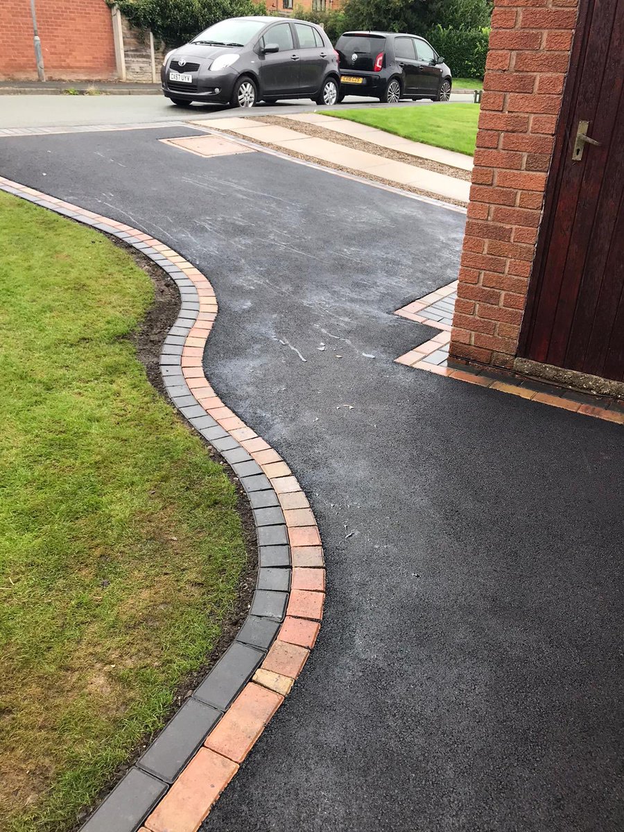 15jjc's tweet photo. So just had driveway & down side of the house done by ACS Flintshire County Paving Ltd here in Wrexham, really happy with the results & hard work they put in, would recommend these guys if youβre looking to Tarmac Driveπ@Wrexham #homeimprovement #TarmacDriveways #homeprojects https://t.co/k92rsiRA0Z
