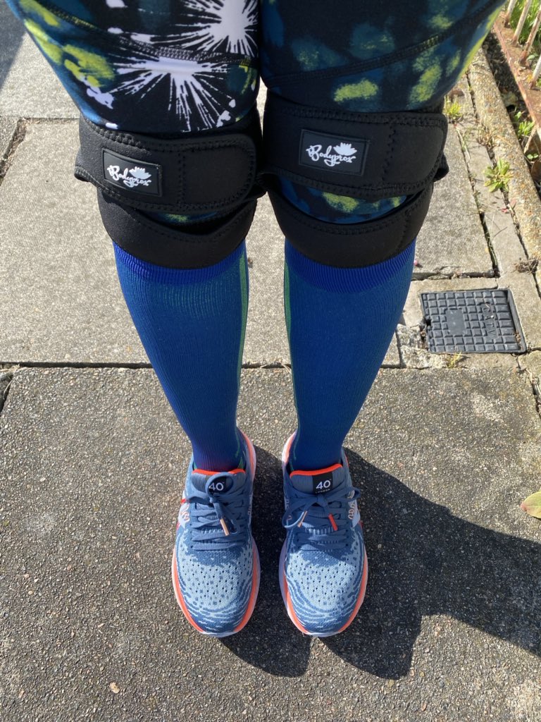 JackieMatthewJM's tweet photo. Loooong run today, past SoR HQ, and lots of lovely sights - even rocking the geek chic compression socks today 😅 #4weekstogo #londonmarathontraining #runningforacause #foamrollertime #AHPsSTILLactive @scormembers https://t.co/DxxO1yrmT4