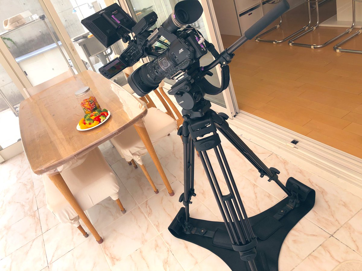 TimecodeLab's tweet photo. 今日は、レギュラー番組のデジロケ。バラエティ要素多め、インサート少なめの、楽しいロケでした。
一日掛けて、80分しか回ってないけど、素材足りてるのかな…?(笑)
#撮影 #ロケ
#HM660
#Libec #FM1B https://t.co/9hBFOGSZJa