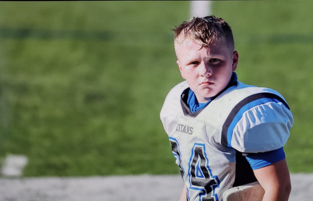 DJKDuBOmaha's tweet photo. Thank you fellow football dad @harmon_moss for this awesome picture! These are priceless moments caught. #02Sept #FootBall🏉 #OneHanded #GotPride #GoalDriven #CoachToStands #Top10 #EXCUSESorRESULTS #FITfam #1dayATaTIME #LIFEstyleBLOGGER #WingWednesday #inspireDAILY #HEALTH https://t.co/rcLlTmk5Yk