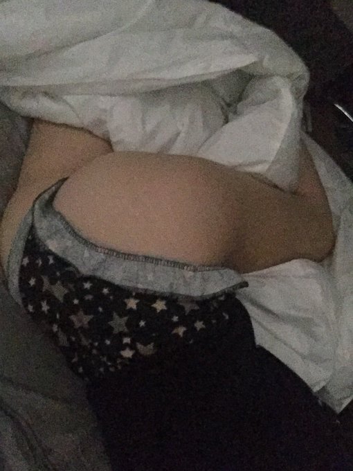A little good morning booty for your timeline 😗👌🏻 #sundayfunday https://t.co/qYo6hCh4hc<a href="/tag/sundayfunday"class="tags"><span>#sundayfunday</span></a>