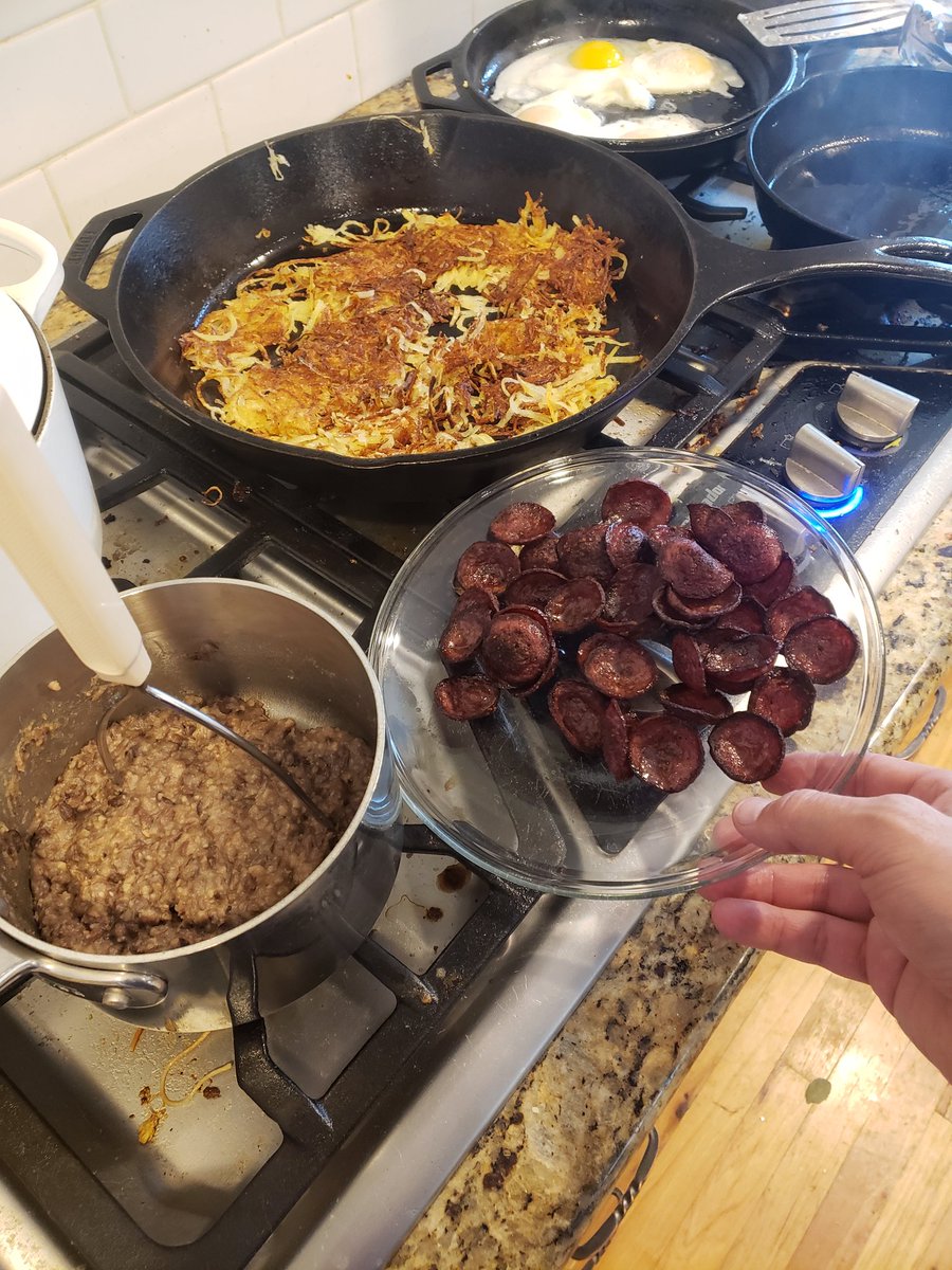 FoodReviving's tweet photo. breakfast. refried beans. hash browns. eggs and fried sausage. https://t.co/cbEEGXsiiD