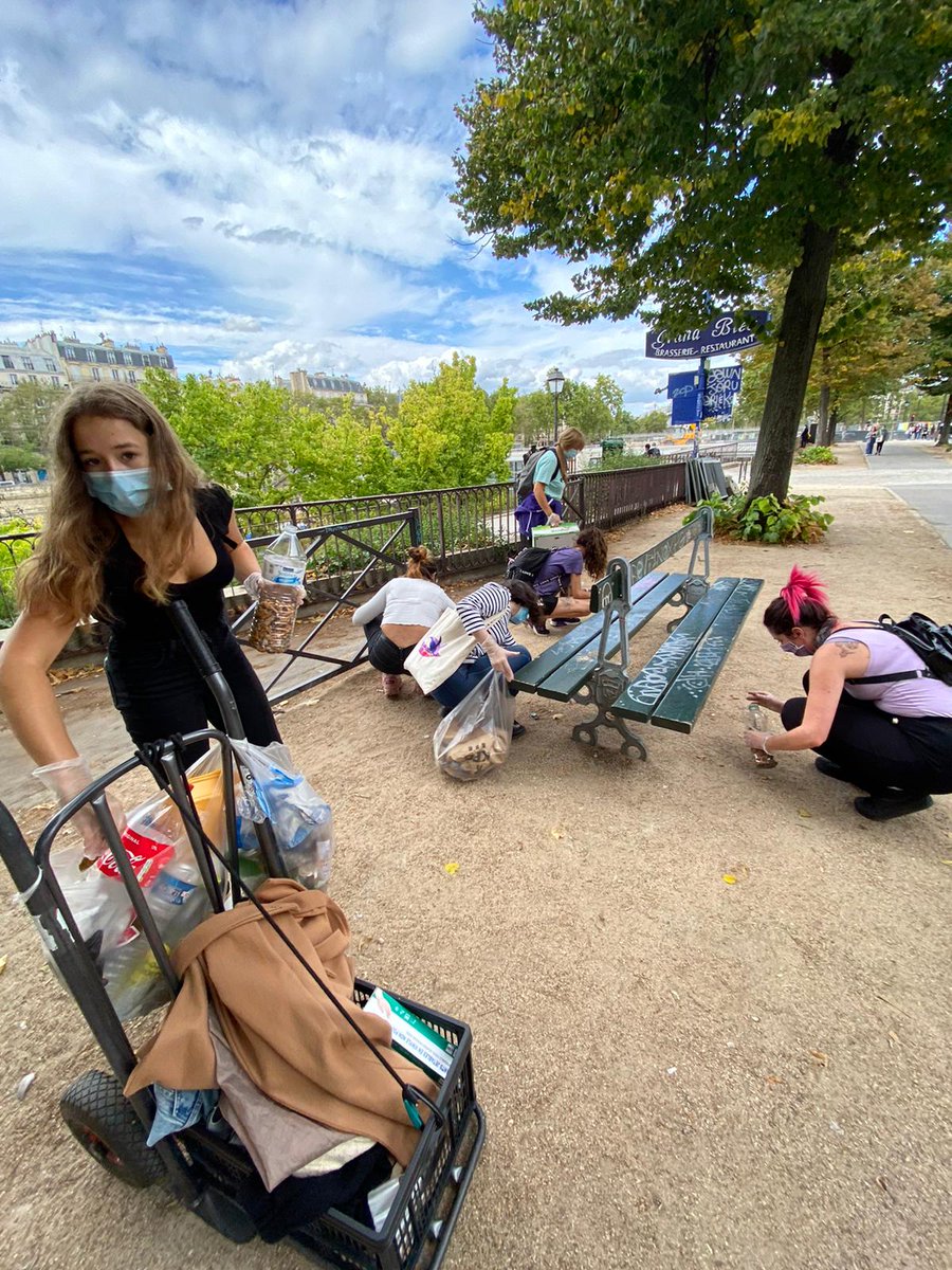 Fee_Nyx's tweet photo. Encore merci à @ProjetBtsFrance pour ce magnifique projet #CLEANUPFORJK #CLEANUPPARIS   #Teameomma 😘😘😘 @BTS_twt https://t.co/kfH8c5TLRY
