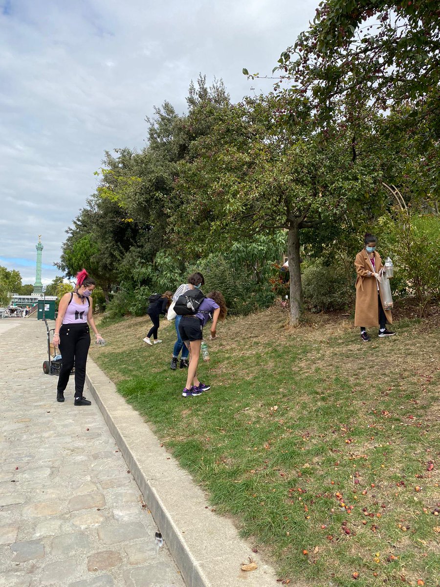Fee_Nyx's tweet photo. Encore merci à @ProjetBtsFrance pour ce magnifique projet #CLEANUPFORJK #CLEANUPPARIS   #Teameomma 😘😘😘 @BTS_twt https://t.co/kfH8c5TLRY
