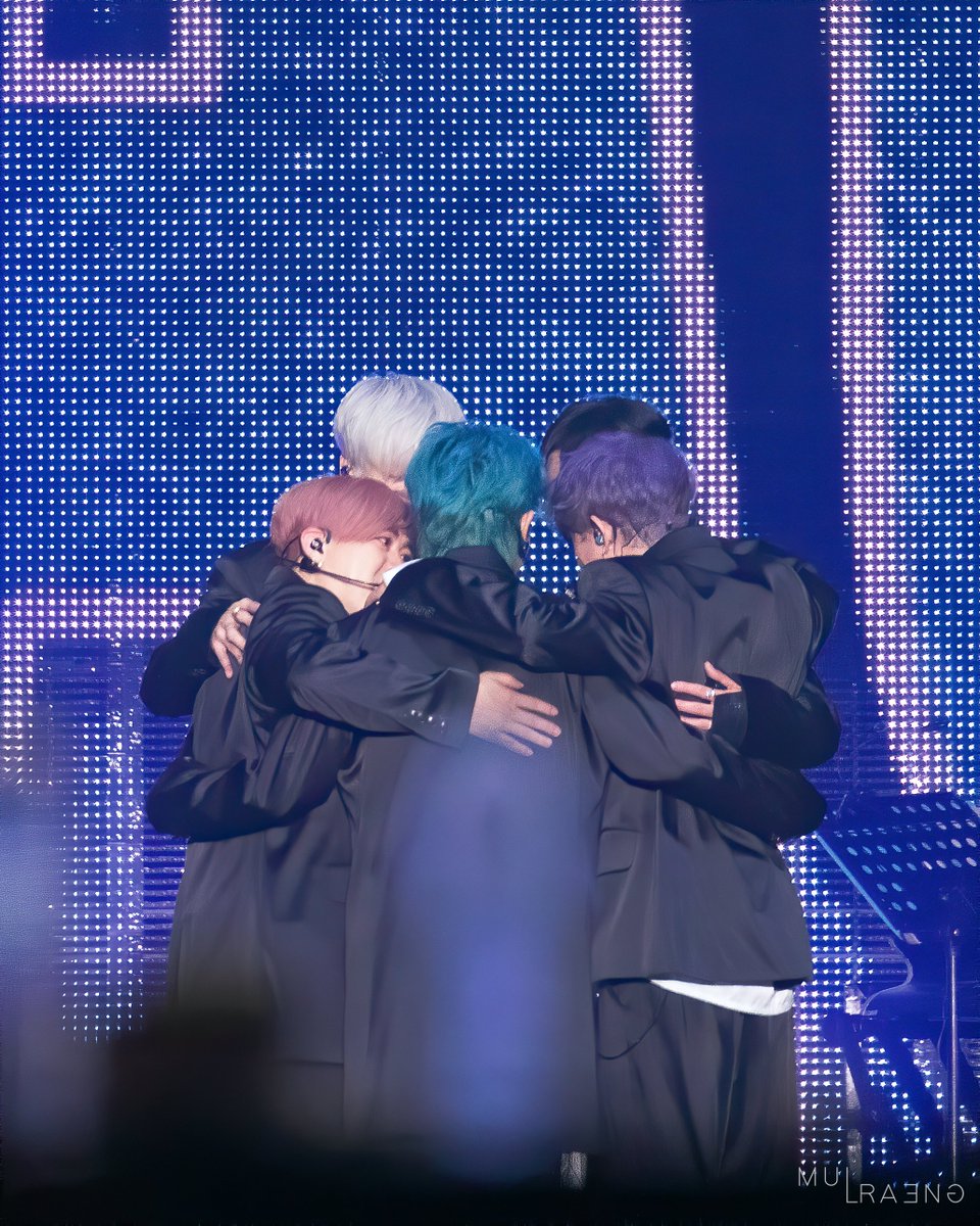 mulraeng_27's tweet photo. 1996.09.07~
H.O.T.  데뷔 24주년 축하합니다 💛💙❤️💚🧡
#문희준 #장우혁 #토니안 #안승호 #강타 #안칠현 #이재원 https://t.co/XQlZSL64jx