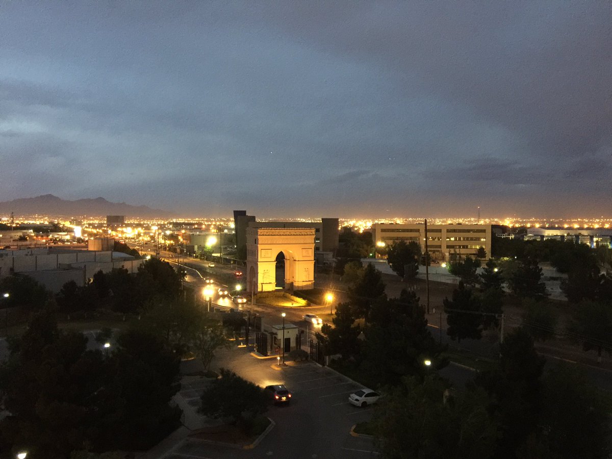maxvel18's tweet photo. @USAmbMex @landau_caroline Desde Cd Juarez Chi. En la 2da foto, se ve al final El Paso Tx. https://t.co/dxnFZAprce