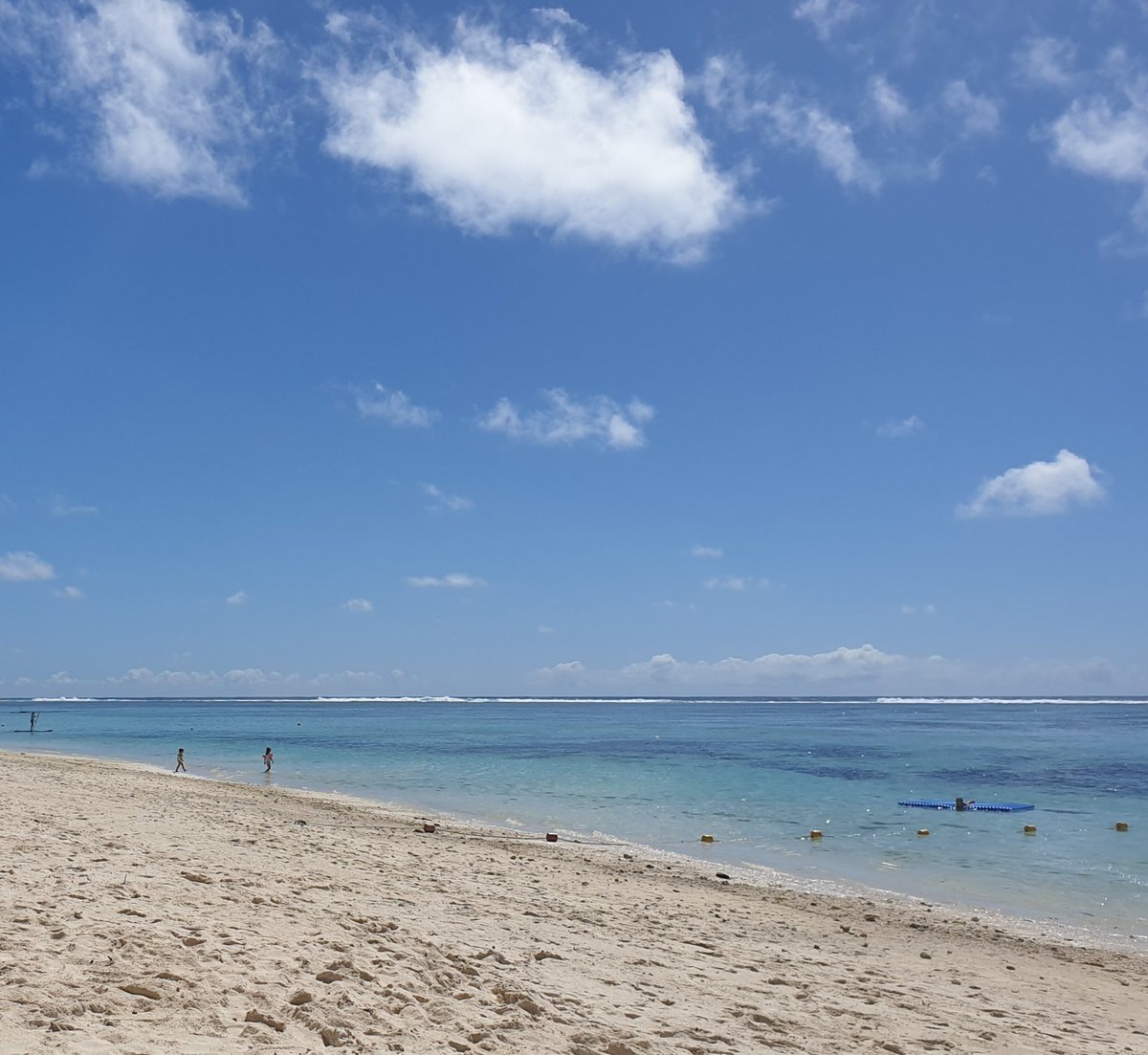 LapetiteAurel's tweet photo. Beach break à Palmar ! La plage devant le C Mauritius. #cresorts #naturesplayground https://t.co/dlC1nNyMuT