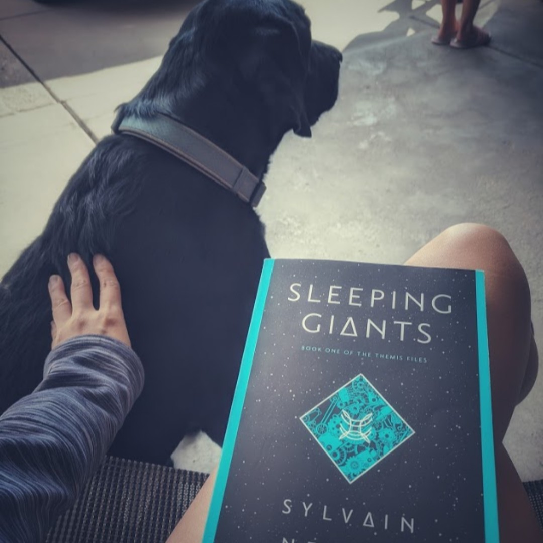 EclecticReadPod's tweet photo. It's National Read a Book day! With 2 active kids, Susan struggles to get reading done during the day. So when the opportunity comes up she takes advantage and reads while giving scritches to the neighbor's dog. #ReadABook #BookAndDog #BookLove https://t.co/peMKmspc8h