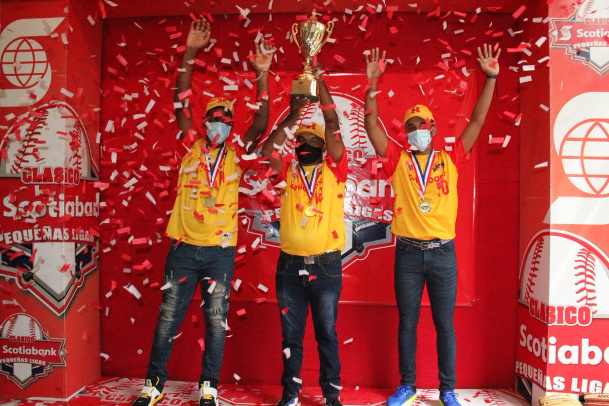 ClasicoPL's tweet photo. Los equipos Halcones de Santiago y los Metros de Villa Mella fueron declarados co-campeones del Clásico Scotiabank de Pequeñas Ligas 2020, tras cancelarse la Gran Final por efecto de la pandemia del Covid-19, cuando solo restaba el partido definitivo. https://t.co/TpFbPd8F0H