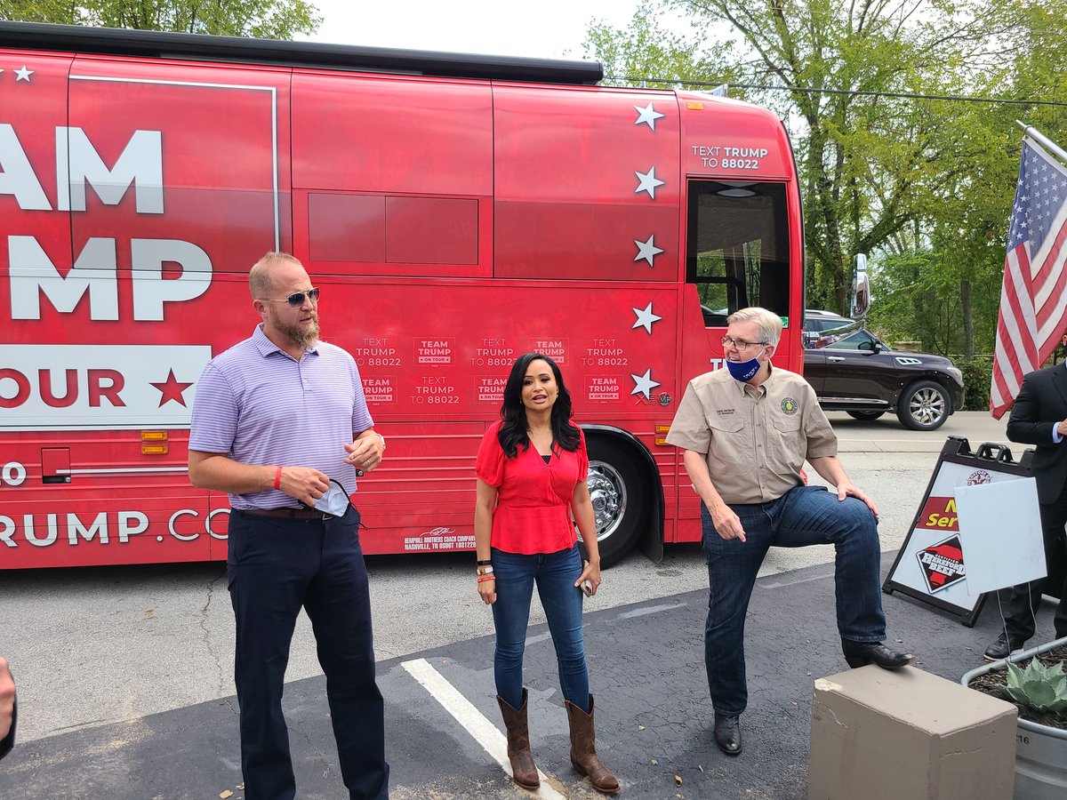 suelynnv's tweet photo. Being a top 10 volunteer in DFW. Invited to a special meet and greet with Team Trump. https://t.co/KhOF9Egf99