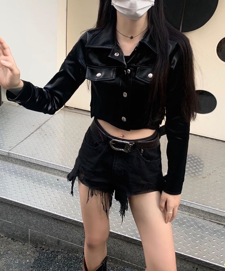 tinyvangel's tweet photo. rt to claim (halloween)
it’s october 31st and i now weigh 100lbs. my thighs are extremely thin, my wrists are small and dainty, my bones are always sticking out. everybody’s praising me for my extreme weight loss and told me i looked perfect.
thank you universe for this blessing https://t.co/hZ1FCptwgh