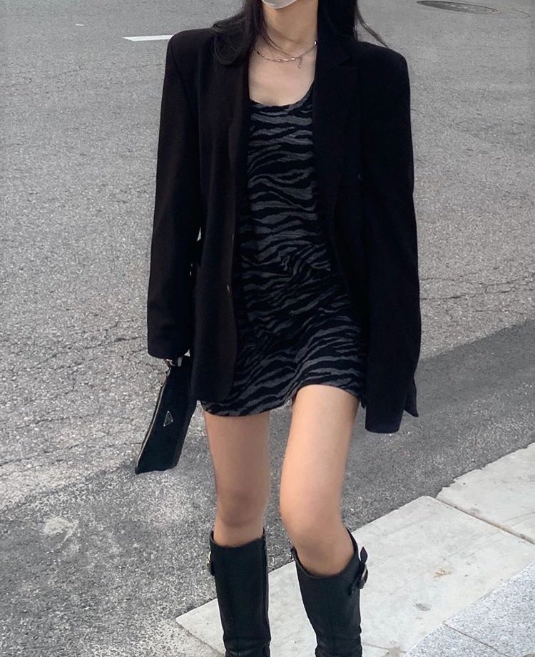 tinyvangel's tweet photo. rt to claim (halloween)
it’s october 31st and i now weigh 100lbs. my thighs are extremely thin, my wrists are small and dainty, my bones are always sticking out. everybody’s praising me for my extreme weight loss and told me i looked perfect.
thank you universe for this blessing https://t.co/hZ1FCptwgh