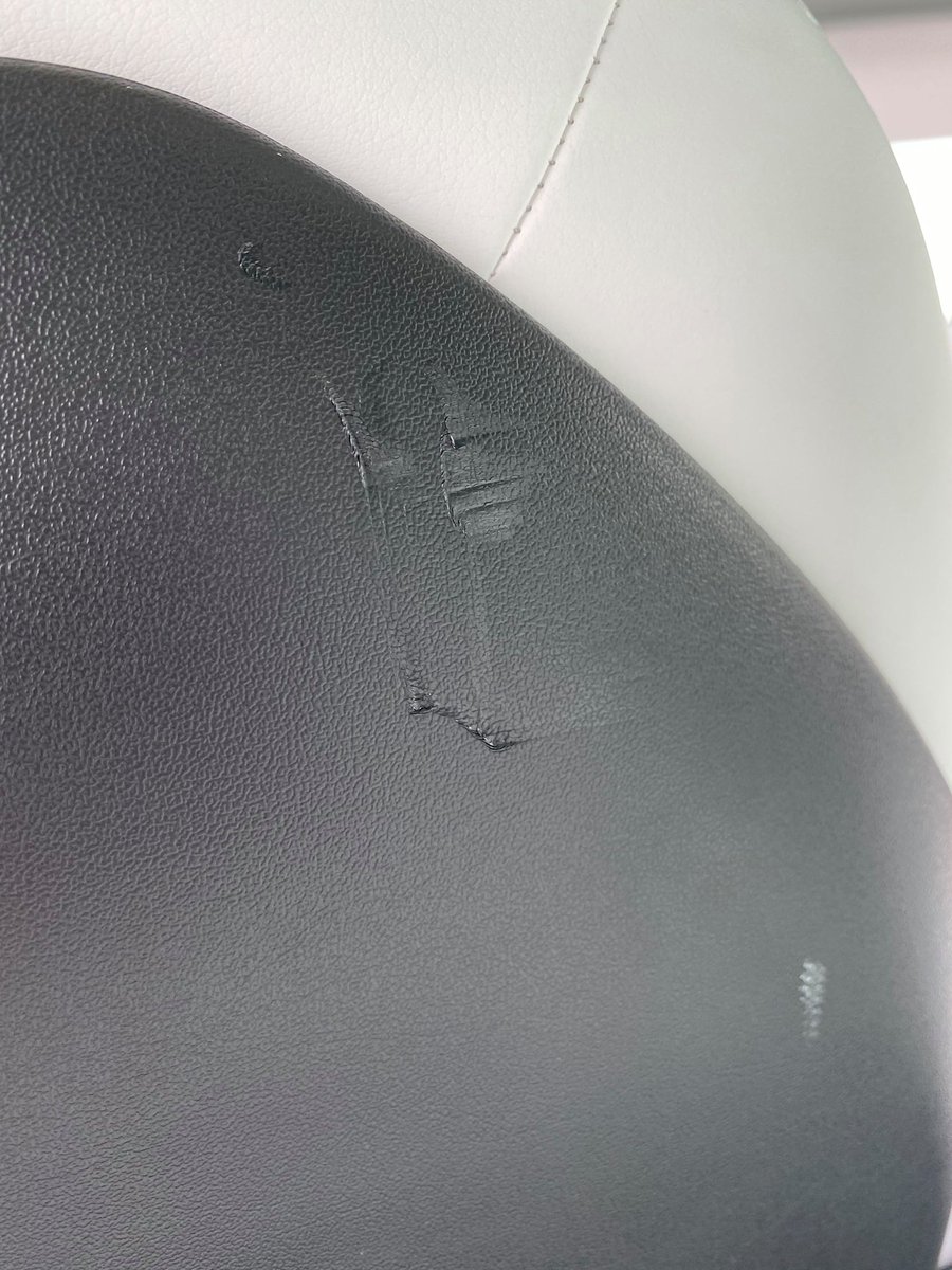 droomoo's tweet photo. @elonmusk is this an acceptable way to deliver a new car to a customer? You are NO LONGER a new company &amp; you produce >5000 cars/week.Less time spent on silly car games &amp; more time spent on quality control is needed NOW. @FullyChargedShw #Tesla @ITVTonight @GinnyBuckley @ITV https://t.co/AXdSrATKdk
