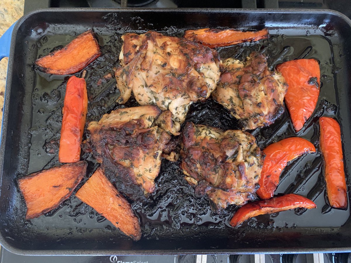 FranchiLiza's tweet photo. Thank you @CafeDelites for this phenomenally good Lime Chicken recipe. Scrumptious flavours especially with red pepper, served on a bed of mixed leaves and a drizzle of extra virgin olive oil #LimeChicken https://t.co/EhdUqA4LtX https://t.co/XOKgjDu49r