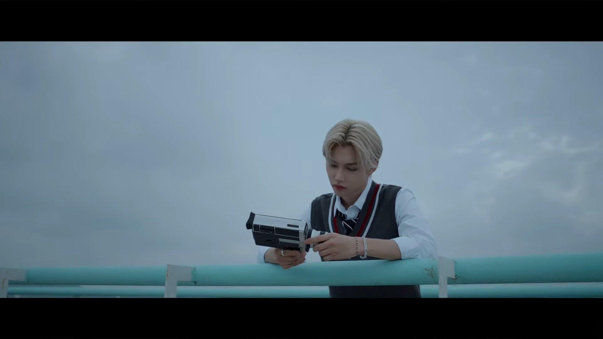 스키즈 수록곡 뮤비까지 세계관 이어지는거 진짜 신기하다 | 인스티즈