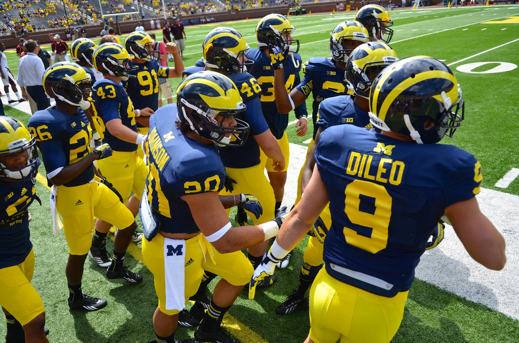 WalterNolen4's tweet photo. Honored and blessed to say that I have received an offer from rue University of Michigan #GoBlue @dzoloty @CoachJim4UM @UMichFootball @Coach_WallsSBA @ChadSimmons_ @ESPN3ALLDAY https://t.co/3mnz8BoHO3