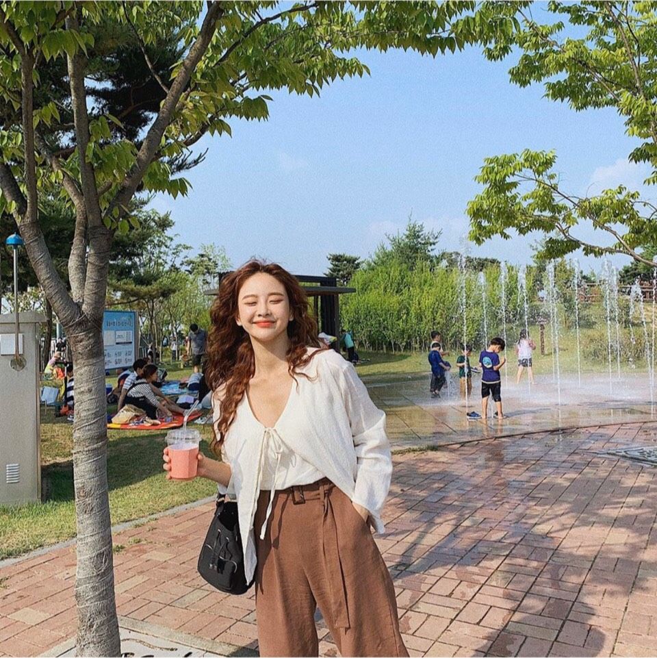 JIMMY_STORE9999's tweet photo. #พร้อมส่ง เซ็ทเสื้อคลุมผูกเกาหลี+สายเดี่ยวตัวใน ผ้าคอตตอนลินิน มินิมอลสุด 
สี :ขาว
ไซต์ : ตัวนอก อก42 ยาว 20 นิ้ว
           สายเดี่ยว อก 38 ยาว 18.5 นิ้ว 
ราคา :290.- 

#HowtoPerfect #ของดีบอกต่อ https://t.co/aehDzucsly