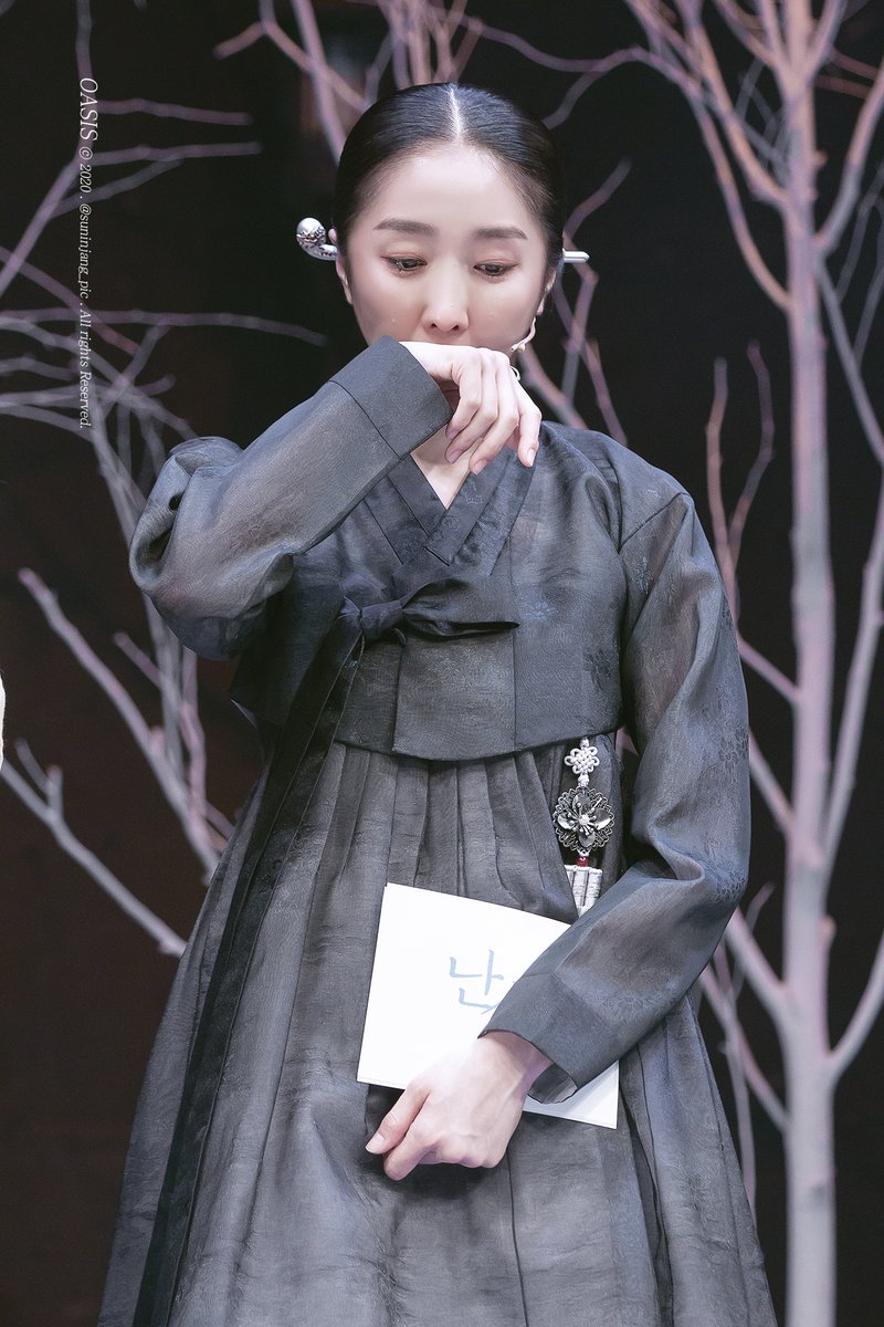 suninjang_pic's tweet photo. 200906 뮤지컬 #난설 총막 무대인사
초희 役 #김려원

-
울지 마, 눈물을 닦아 
이리와 널 안아줄게 https://t.co/vsqFKm60C5