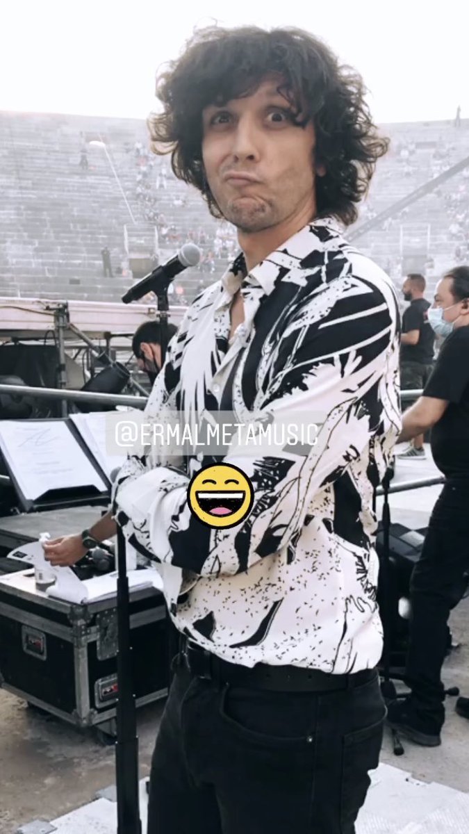 Mappe1178's tweet photo. Lโuomo-meme is back ๐๐ grazie per questo gioiello @FAB_MERCURIO ๐๐ป #ErmalMeta #legioie #SeatMusicAwards20 #ermalmeme https://t.co/TuL8zlLi12