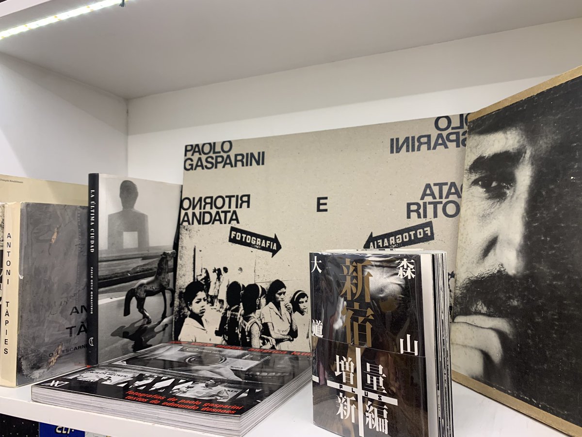 Que bonita la selección de libros de <a href="/laodellibro/">Antonia. La oficina del libro</a>