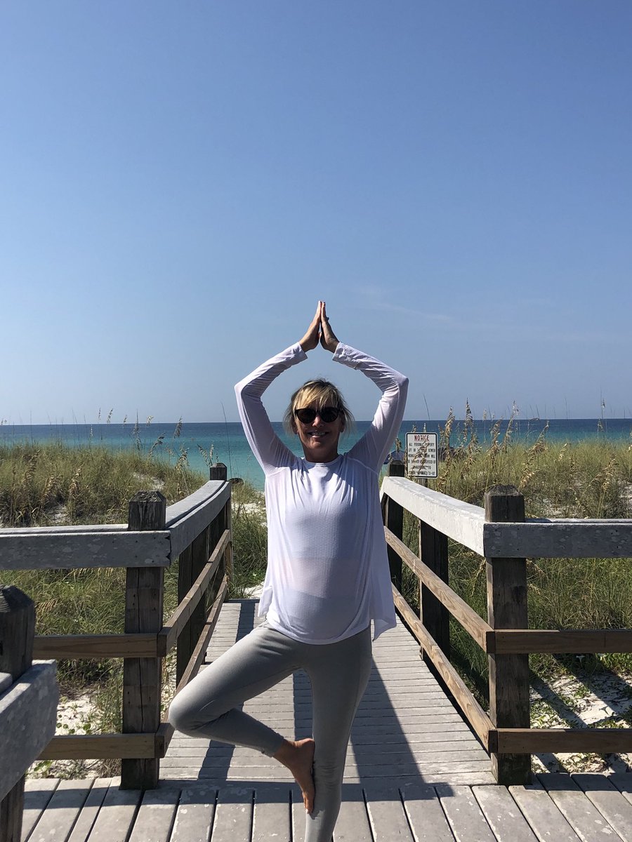KelleyAshbyPaul's tweet photo. This #LaborDayWeekend I’m joining my friends @FreedomWorks to #PausePolitics and #celebrateamericans. Namaste and God Bless the USA! https://t.co/Q9emfaVbsc