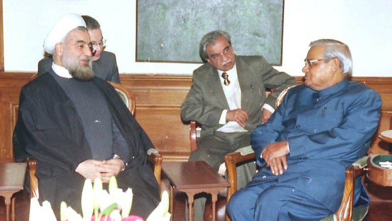 तो ये रहे मोटामोटी इस रिश्ते में भारत के प्रमुख हित। दुरौन्धी के मरीज़ नेहरू ने कभी ईरान के साथ रिश्तों को अहमियत नहीं दी। सो ईरान ने 65 और 71 के दोनों युद्धों में जम कर पाकिस्तान का साथ दिया। 90s में बात बदली जरूर पर मधुर रिश्तों की शुरुआत 2002 में वाजपेयी जी द्वारा ही हुई।