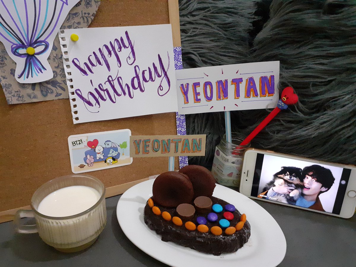 staephyungie's tweet photo. HAPPY BIRTHDAY, TANNIE! 🎉🥺 Thank you for making our Taehyungie happy! 💜 @BTS_twt 

#3YearsWithYeontan
#RockStarTannie https://t.co/GNVUZ86lYf