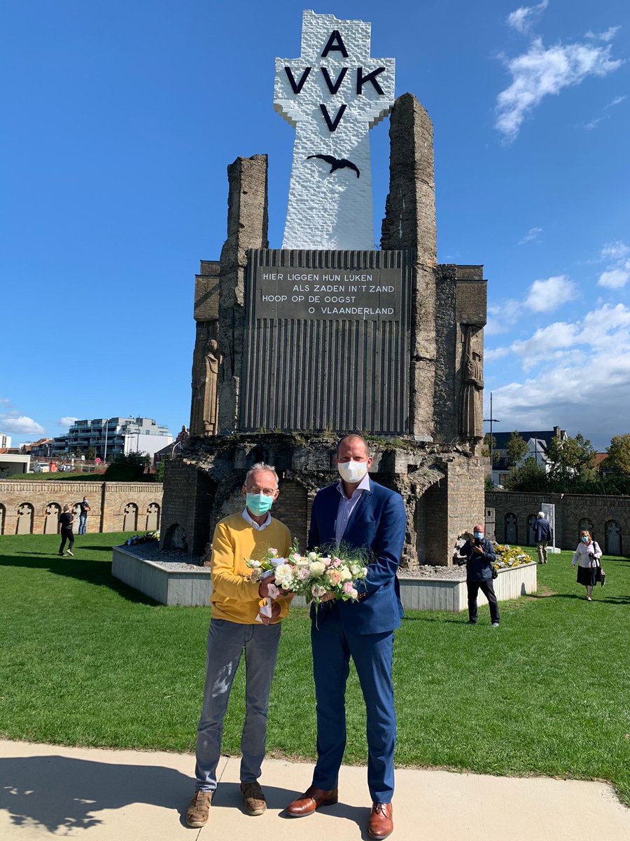 FranckenTheo's tweet photo. Exact 100j geleden vond de 1e IJzerbedevaart plaats. Deze Vlaamse volksbedevaart biedt deelnemers al een eeuw de kans om jaarlijks onze oorlogsslachtoffers van 1914-1918 te herdenken. Het is een eer om hier als burgemeester van Lubbeek een bloemenkrans te mogen neerleggen. https://t.co/rbLyMr7ZG5