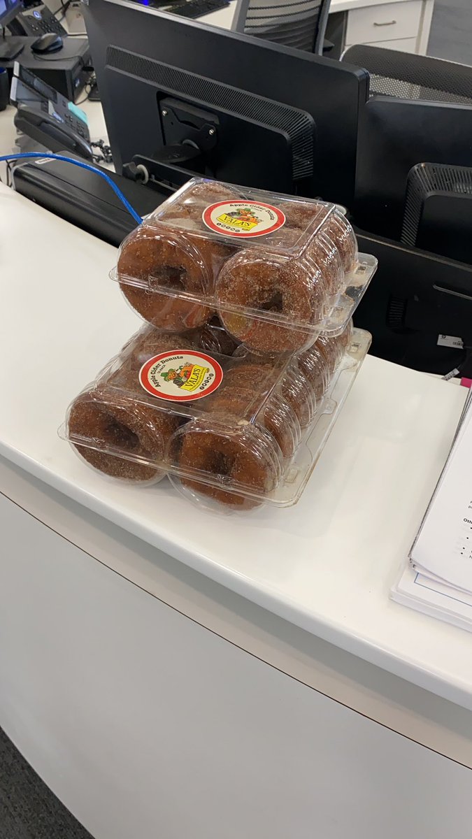 Look at this!!! Day 2 of donut delivery, courtesy of <a href="/NickAmatangelo/">Nick Amatangelo</a> - special apple donuts from <a href="/ValasPumkinPtch/">Vala's Pumpkin Patch</a>. Delicious!