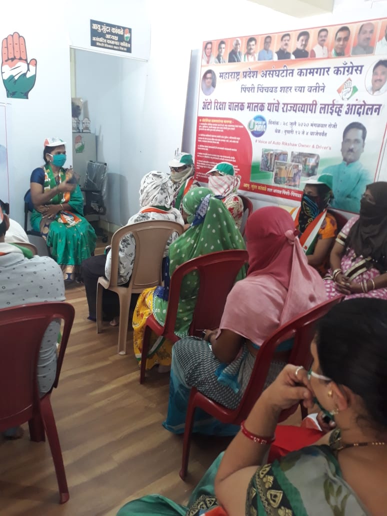 kotwal_shital's tweet photo. सौ. शितलताई कोतवाल यांनी अनेक महिला कार्यकर्त्यांचा घरेलू महिला कामगार काँग्रेसमध्ये शहराध्यक्ष सुंदर कांबळे यांच्या उपस्थितीमध्ये अनेक महिला कार्यकर्त्यांनी घरेलू महिला कामग��र काँग्रेसमध्ये मोठ्या संख्येने प्रवेश केला. @RahulGandhi @bb_thorat @AshokChavanINC @AdvYashomatiINC https://t.co/7zfrMEXE2O