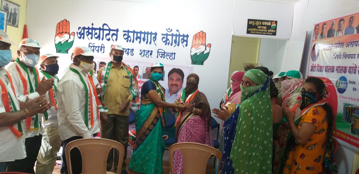kotwal_shital's tweet photo. सौ. शितलताई कोतवाल यांनी अनेक महिला कार्यकर्त्यांचा घरेलू महिला कामगार काँग्रेसमध्ये शहराध्यक्ष सुंदर कांबळे यांच्या उपस्थितीमध्ये अनेक महिला कार्यकर्त्यांनी घरेलू महिला कामग��र काँग्रेसमध्ये मोठ्या संख्येने प्रवेश केला. @RahulGandhi @bb_thorat @AshokChavanINC @AdvYashomatiINC https://t.co/7zfrMEXE2O