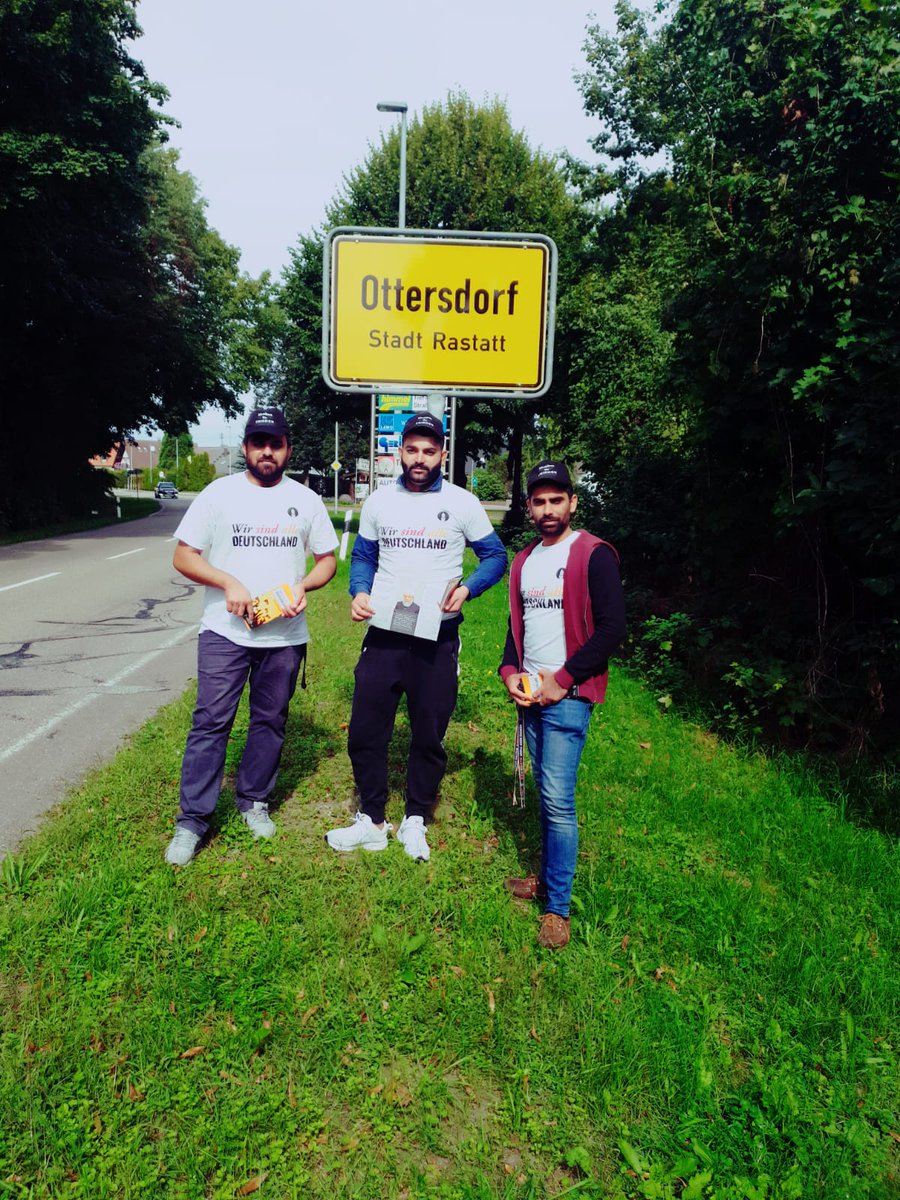 AhmadiyyaPfDE's tweet photo. Heute gings für die 3. Gruppe der AMJ-Jugend PF für die Flyeraktion in den Kreis Rastatt, dort wurden  7 Unterorte abgedeckt.
 #WirsindAlleDeutschland 
Bürgerinitiative der @AhmadiyyaDE und Flyeraktion #MuslimeFürDeutschland https://t.co/bOjHiHQH9a