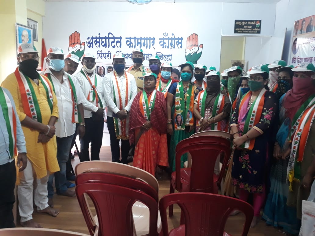 kotwal_shital's tweet photo. सौ. शितलताई कोतवाल यांनी अनेक महिला कार्यकर्त्यांचा घरेलू महिला कामगार काँग्रेसमध्ये शहराध्यक्ष सुंदर कांबळे यांच्या उपस्थितीमध्ये अनेक महिला कार्यकर्त्यांनी घरेलू महिला कामग��र काँग्रेसमध्ये मोठ्या संख्येने प्रवेश केला. @RahulGandhi @bb_thorat @AshokChavanINC @AdvYashomatiINC https://t.co/7zfrMEXE2O