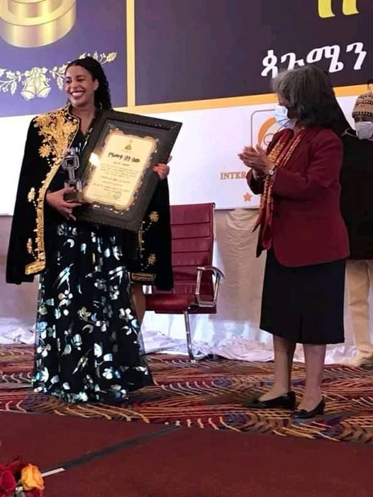 merejatv's tweet photo. እንኳን ደስ አላችሁ !
በዓመቱ ውስጥ በሰራቸው የበጎ አድራጎት ሥራዎቹ @ethiotelecom የ2012 የበጎ ሰው ሽልማት ተሸላሚ ሆኗል፡፡
የጤና ባለሞያዎችና ድጋፍ ሰጪ ሰራተኞች @FMoHealth የ2012 የዓመቱ የበጎ ሰው ልዩ ተሸላሚ ሆነዋል፡፡
#Begosew #Ethiopia https://t.co/HKU9oR6FnL