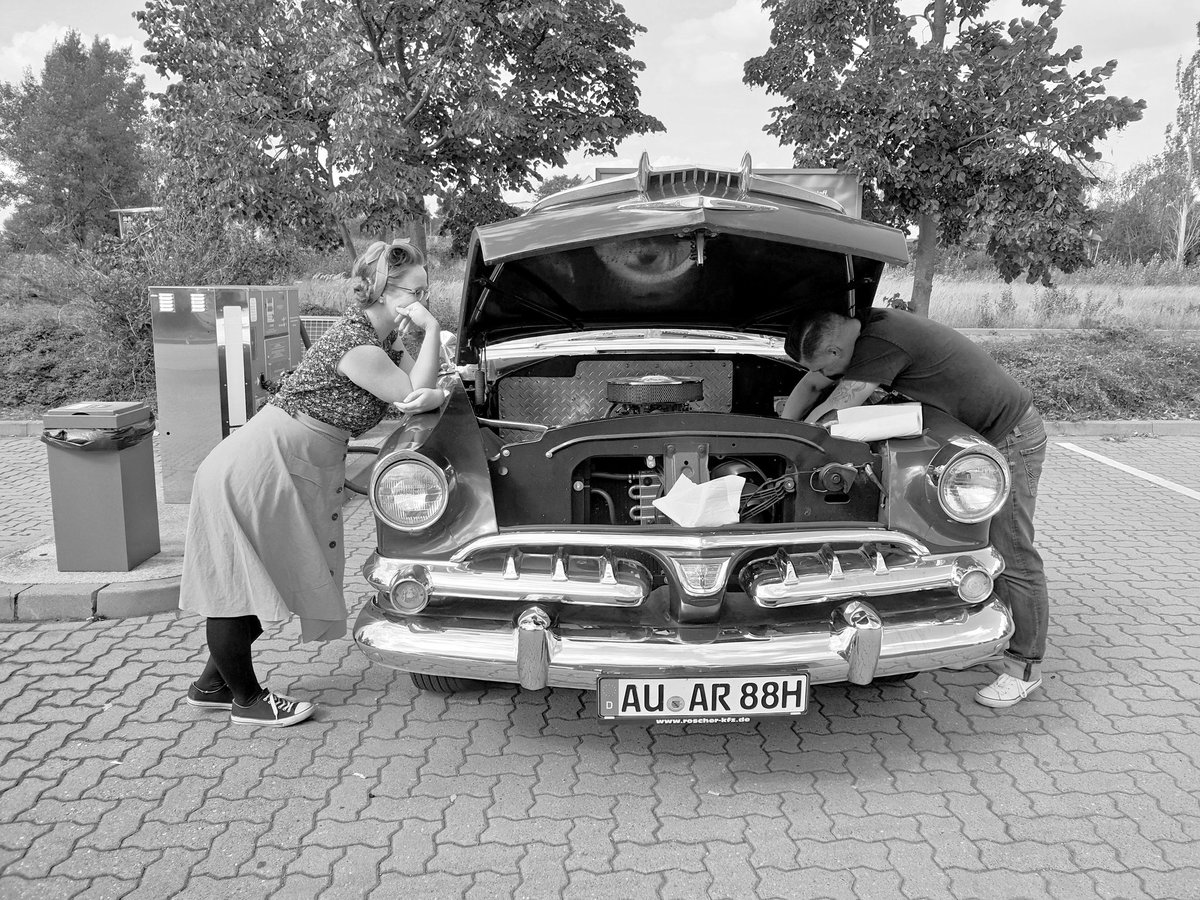 psverasdonck's tweet photo. One of my favourite pics from mt roadtrip in Germany.
#Leipzig #rockabilly #classiccars #polkadots #AmericanClassics
Thank you for the couple for agreeing to this picture. https://t.co/440aX8HsXu