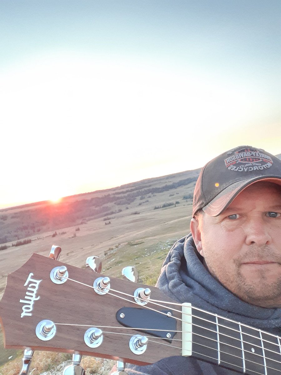 Bikercode1's tweet image. Solitude!
Thank you @yourguitarsage and @MartySchwartz for making this possible.