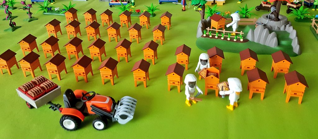 Belle année #apicole pour <a href="/playmobil/">PLAYMOBIL</a> ! #abeilles 

Happy #beekeeping year for <a href="/playmobil/">PLAYMOBIL</a>! #bees