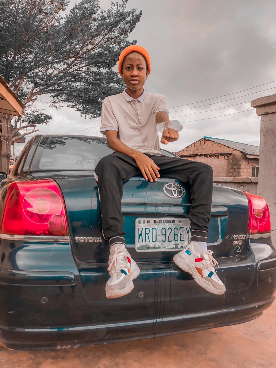 lartyf__'s tweet photo. Ice on my Neck , Ice on my wrist, you should know . That’s how star do .🤩 💫 
.
Ice Only , Happy Sunday ooo😂😂❤️🤲..
.
tag @Skiibii 😂😂🤣
.
#ice #lartyf #new #win #explore #exploremore #explorepage #color #retweet #rt https://t.co/h9wIK9r4Xm