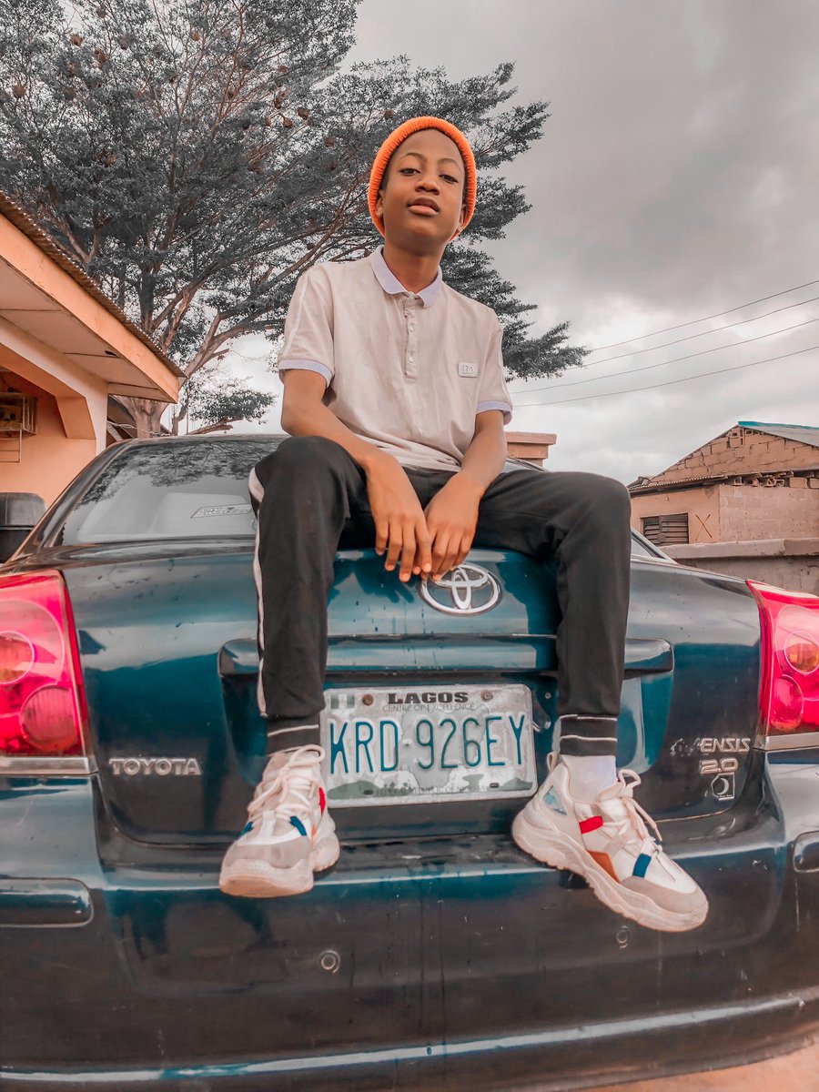 lartyf__'s tweet photo. Ice on my Neck , Ice on my wrist, you should know . That’s how star do .🤩 💫 
.
Ice Only , Happy Sunday ooo😂😂❤️🤲..
.
tag @Skiibii 😂😂🤣
.
#ice #lartyf #new #win #explore #exploremore #explorepage #color #retweet #rt https://t.co/h9wIK9r4Xm