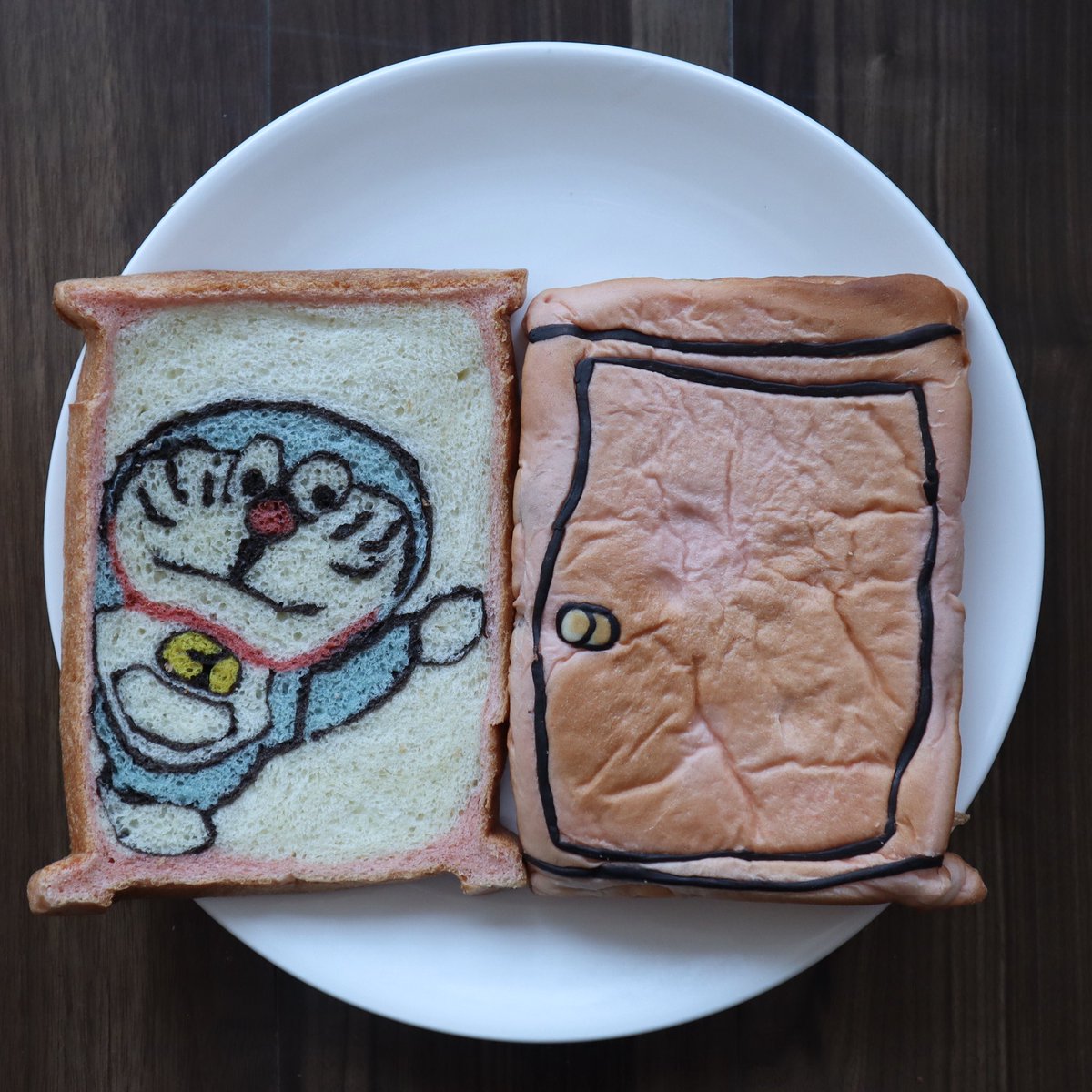 Izuyo どこでもドアからドラえもんの 食パンを焼きました Doraemonchannel ドラえもん どこでもドア Doraemon 金太郎飴パン Bread 食パン