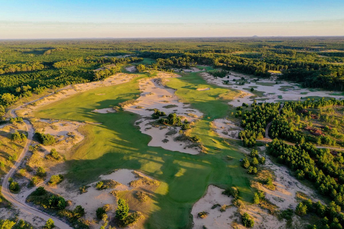 SK_Rice_Photo's tweet photo. Sunday Funday!!!
A few different looks at Mammoth Dunes - Holes 11 &amp; 12. These two holes showcases David McLay- Kidd’s vision to provide plenty of risk reward opportunities alongside a  visually stunning landscape. 

#skricephotography #mammothdunes #sandvalley #golfphotography https://t.co/AZuGWDInTy