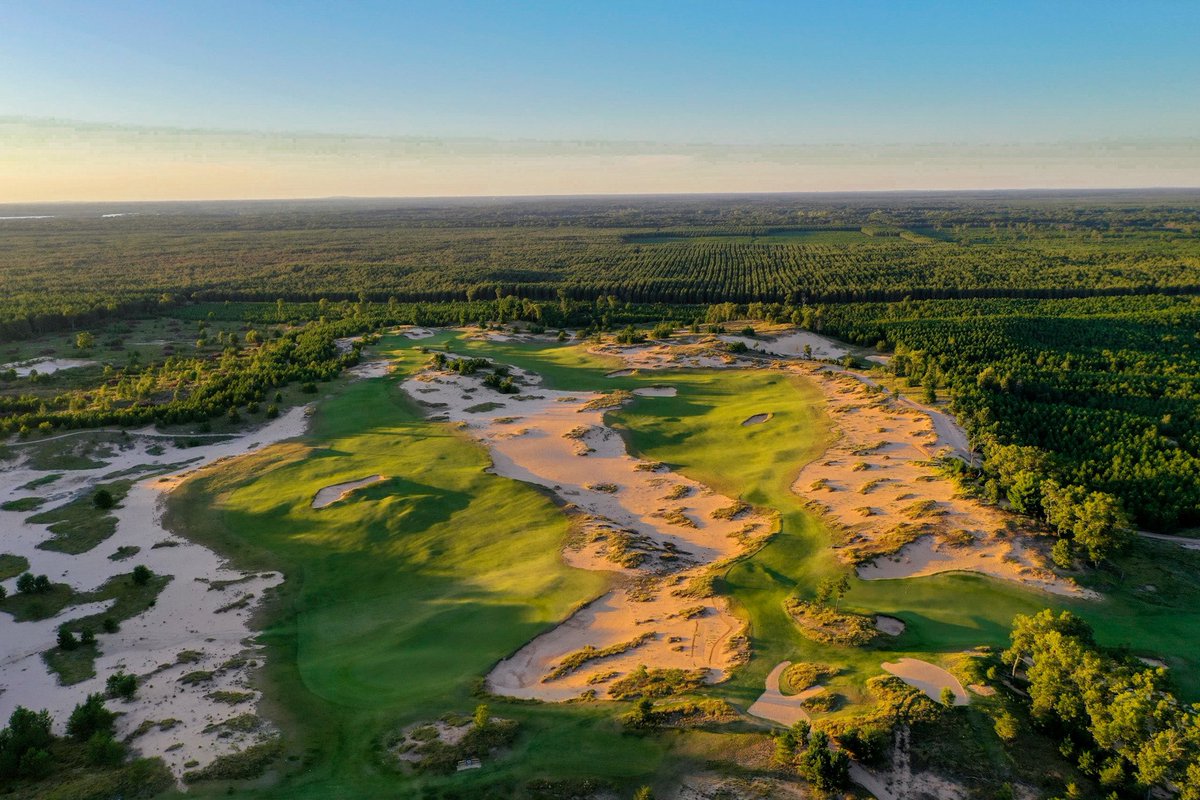 SK_Rice_Photo's tweet photo. Sunday Funday!!!
A few different looks at Mammoth Dunes - Holes 11 &amp; 12. These two holes showcases David McLay- Kidd’s vision to provide plenty of risk reward opportunities alongside a  visually stunning landscape. 

#skricephotography #mammothdunes #sandvalley #golfphotography https://t.co/AZuGWDInTy