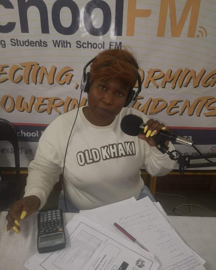 SchoolFMSA's tweet photo. [ON AIR] - Physical Sciences : (Doppler Effect) Grade 12
Time: (17:00pm - 18:00pm) - 6 September 2020
Educator: Mrs B.Ngubeni from Thubelihle  High School

Listening link: https://t.co/tGHjPPKXwB 
#SchoolFM @DBE_SA @DBE_KZN https://t.co/OGzwZotMkX