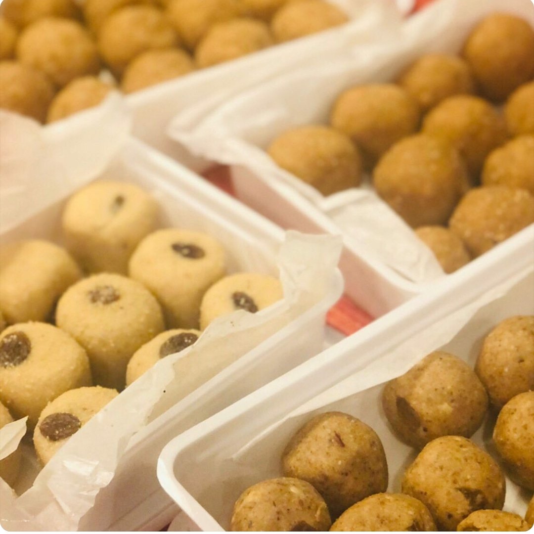 TheMadWomaniya's tweet photo. Order your box NOW!! #badaamladdoo #choormaladdoo #homemade #madewithlove #hygenic #safe #healthy #madeinmyhomekitchen #whenicook #TheMadWomaniya #Delivery #AlloverIndia https://t.co/rNKgogr50b