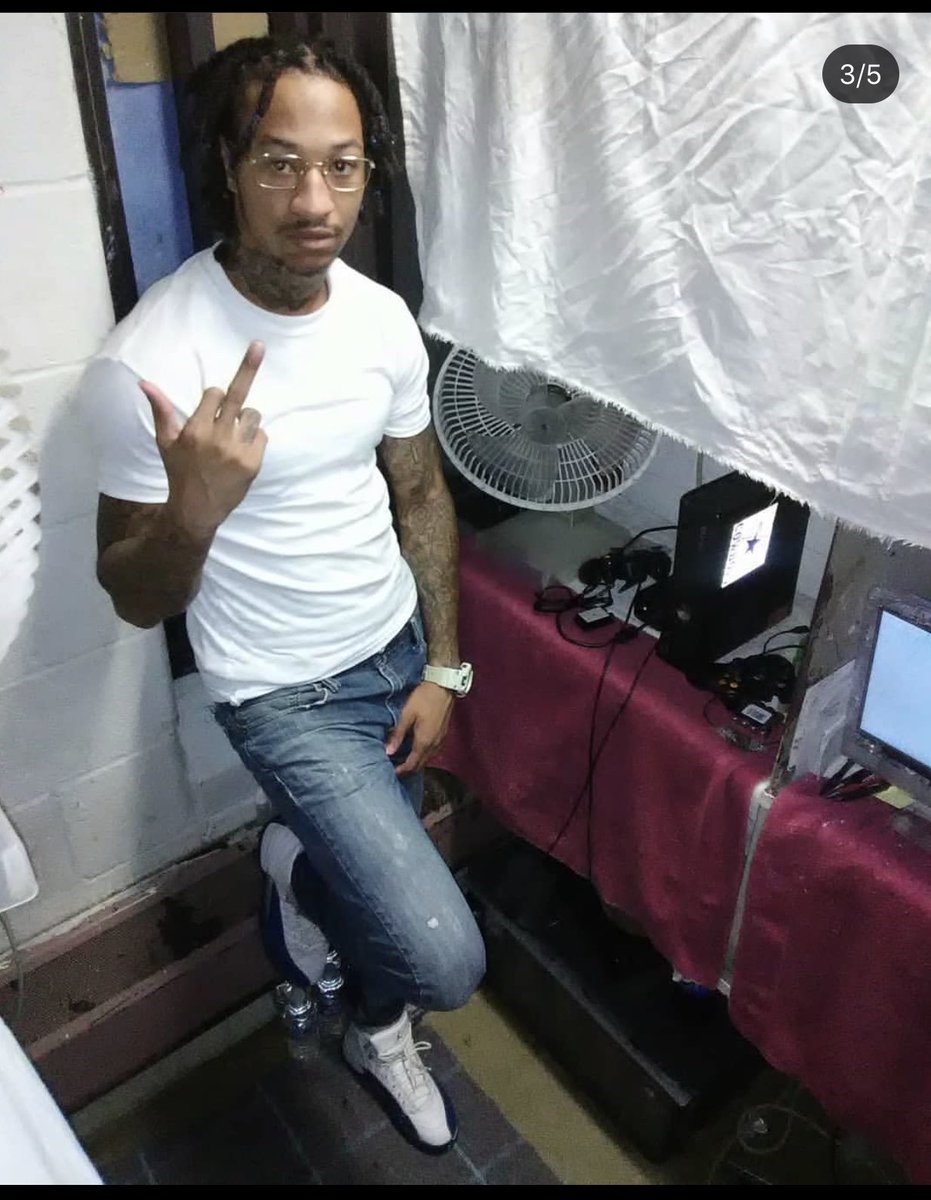 TrapFlavaDavo's tweet image. #FreeDaReal