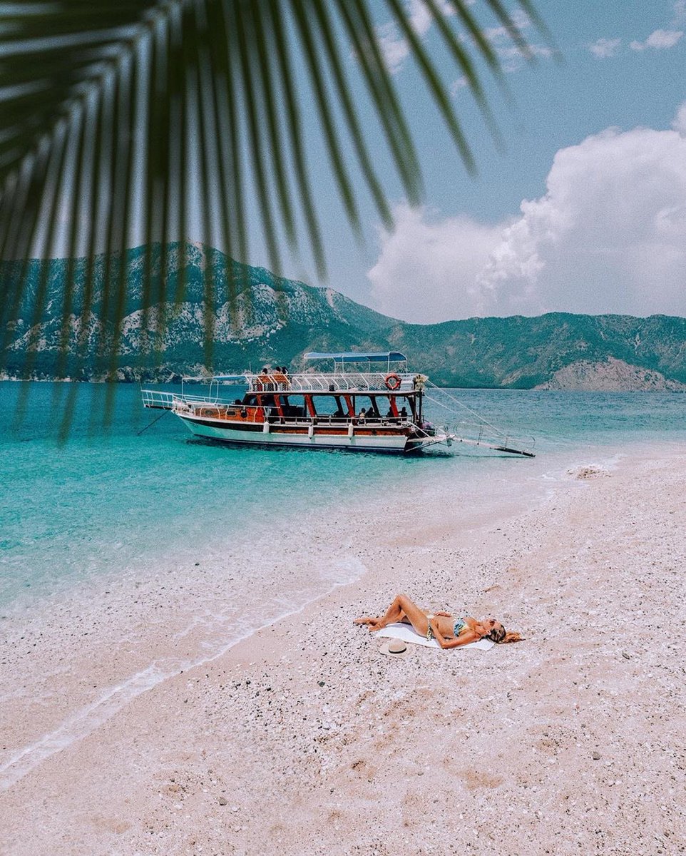 izkizapp's tweet photo. Desert Island in #Turkey ⇢ Edited with izkiz app (Summer 4 filter + Palm leaf overlay) https://t.co/NfycLRzZxZ