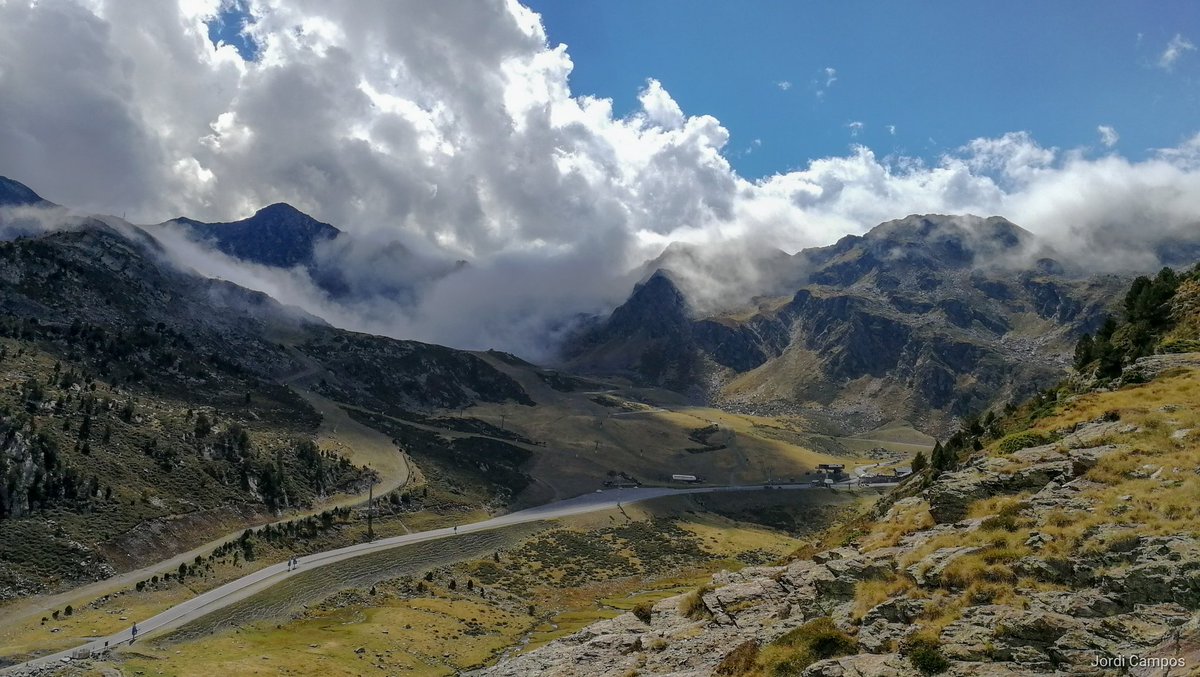 jordicampos's tweet photo. Gaudint de la muntanya i la méteo des del país dels Pirineus!!! Ha caigut un fort xàfec minuts després! #Andorra #Tristaina #Serrera #portaestelar #pyrenees @4estacions2 @Meteo_Pyrenees @peptomas @Vakapiupiu @RicardRiba_and @meteopolita @MeteoAnd_OECC @SoniaPapell @meteorac1 https://t.co/NZ5XfiWmUK