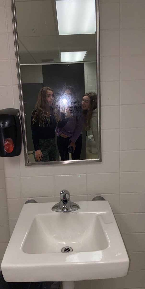 iclarke963's tweet photo. happy 18th ken i hope you have an amazing day. I’m so happy we keep getting closer and making more memories. I can’t wait to make more and more memories with you. i love your funny self🥳🥰❣️☺️ @kendallcampp https://t.co/TMvDiNLl58