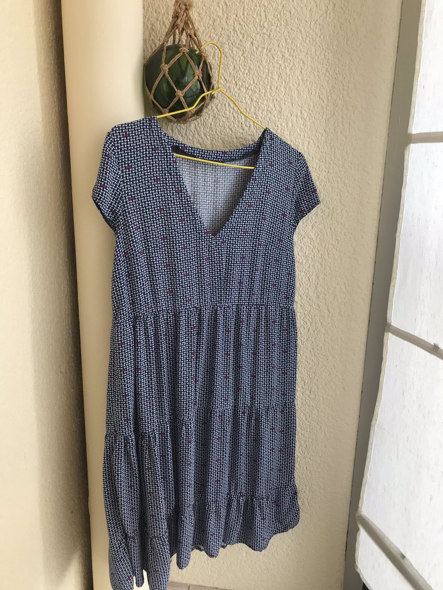 quartiflett's tweet photo. Et hop 2 robes #enfindutempspourcoudre #TeamDIY #jpeuxpasjaicouture #presquelesmemesmaispasvraiment https://t.co/vRLNTB0XcM